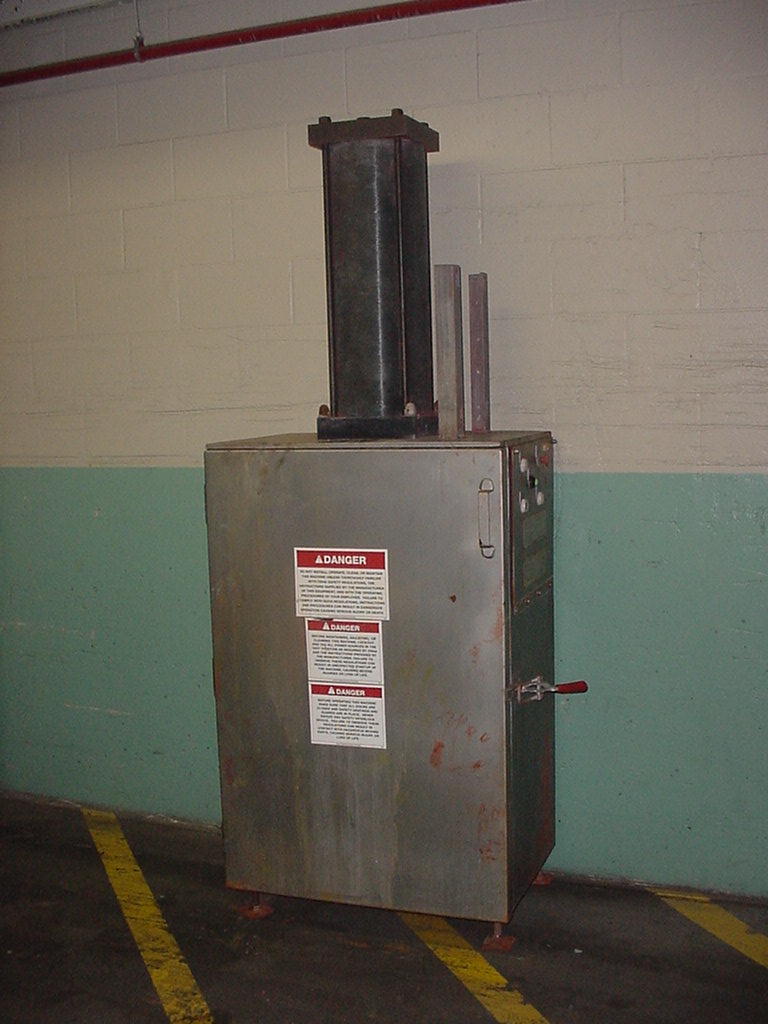 Baler American Process Systems bag crusher model PBC-50  24 w x 17 d x 38 h bale size