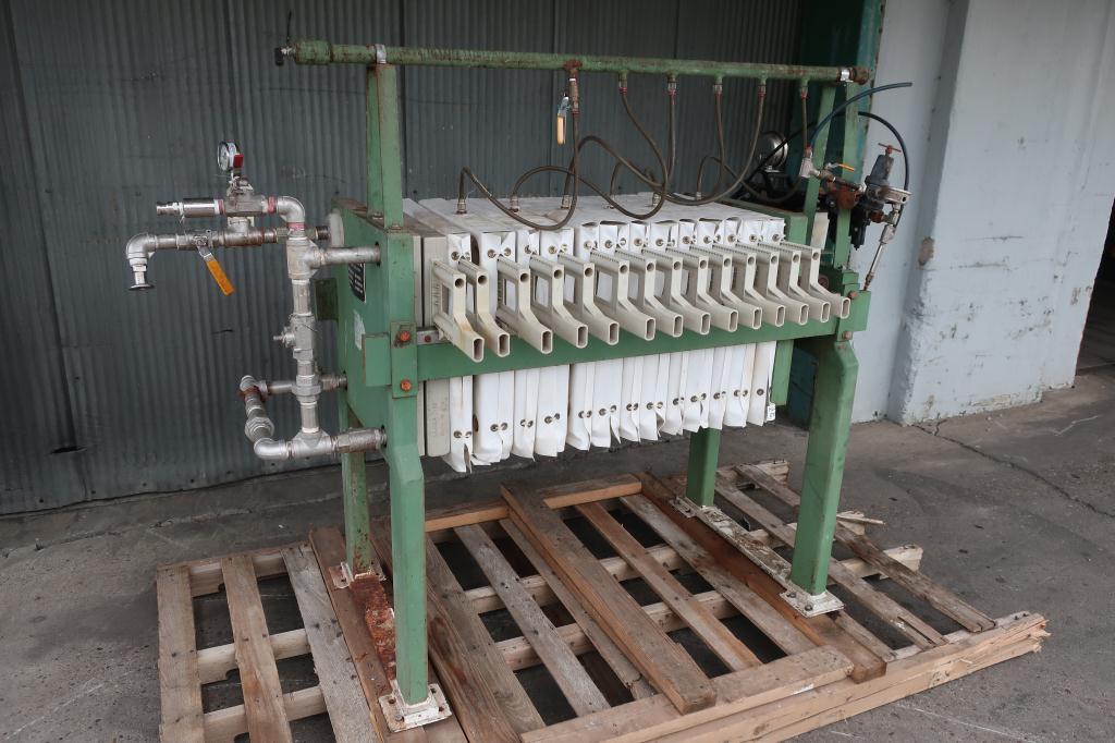 Filters 2 cu.ft. Avery Filter Co. recessed plate filter press model 470LS/12/32, poly