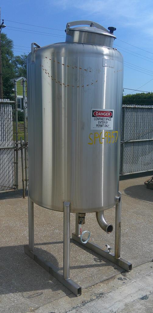Tank 250 gallon vertical tank, 304 SS, slope bottom
