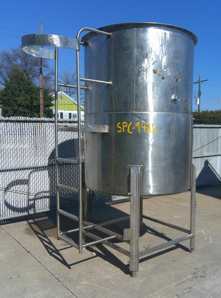 Tank 700 gallon vertical tank, Stainless Steel, 36 on the bottom side jacket, conical